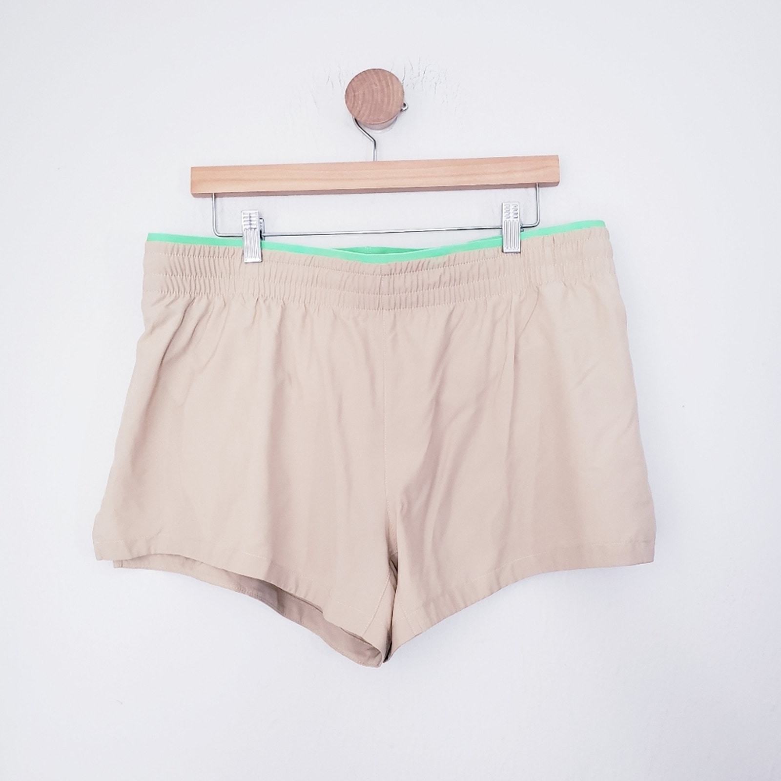 Nwt Fabletics Breathe Hali Run Shorts 3.5" Split Side Recycled Tan Xl — image 3 of 8